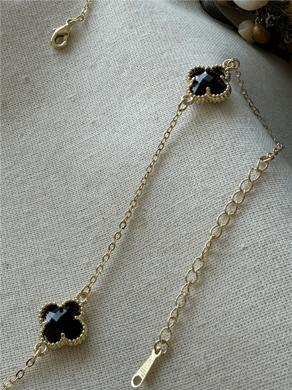 14K Siyah Taşlı Cleef Kolye