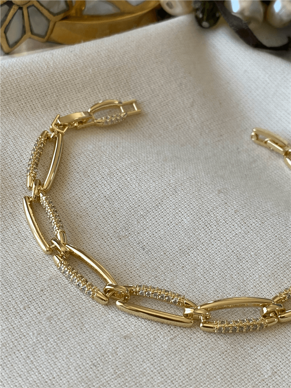 14K Taşlı Geniş Oval Bileklik