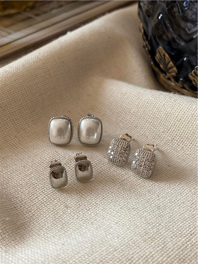Altılı Oval İnci Taşlı Küpe