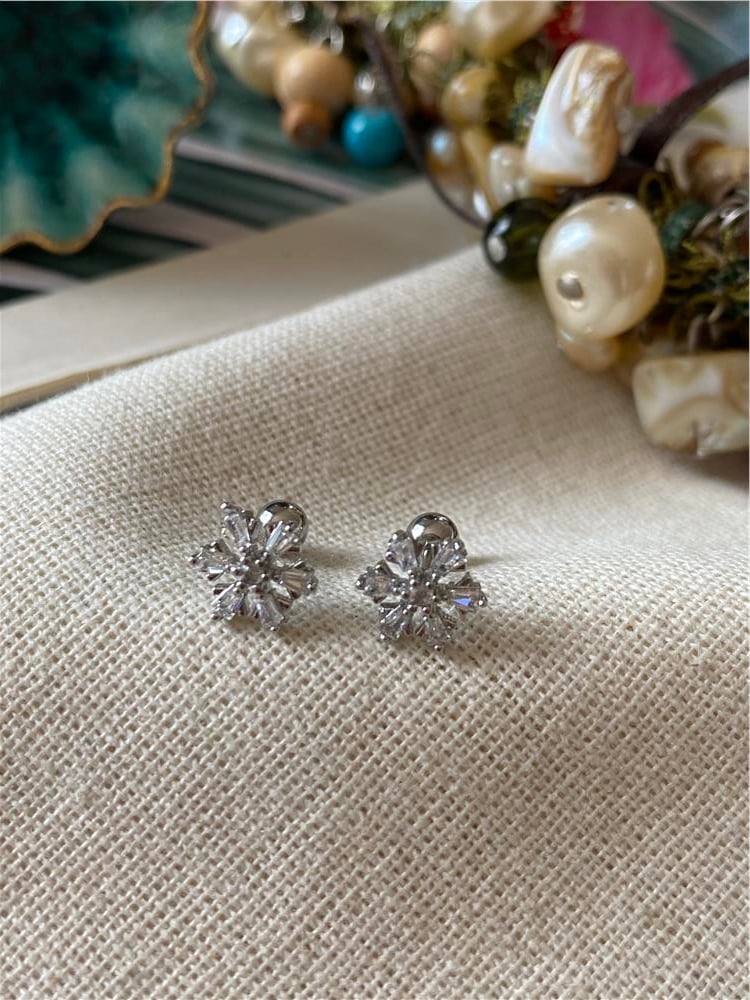 Baget Taşlı Çiçek Piercing