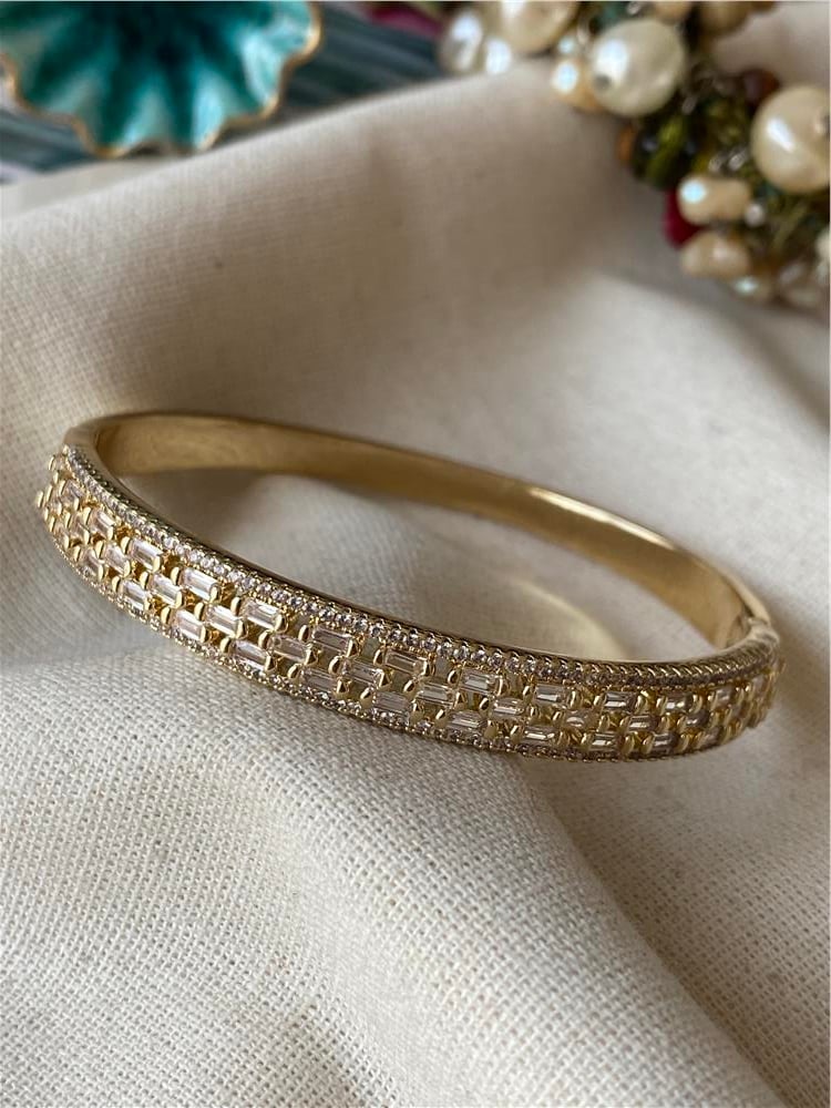 Baget Taşlı Gold Kelepçe 
