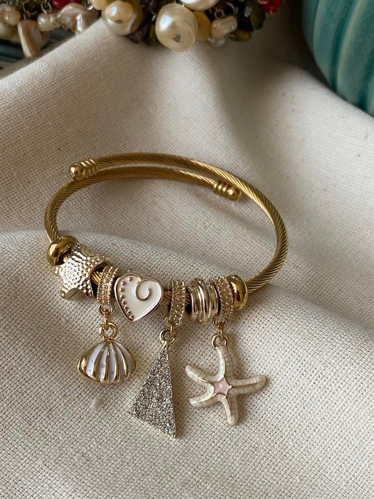 Beyaz Deniz Yıldızı Charmlı Bileklik