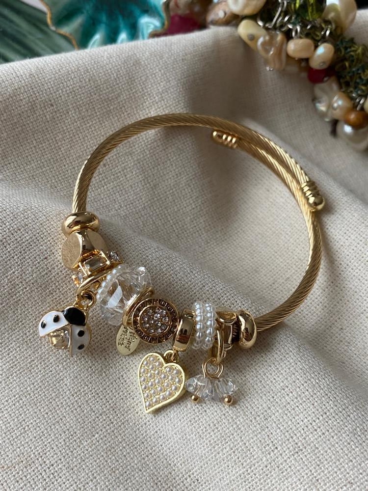 Beyaz Uğur Böceği&Kalp Charmlı Bileklik