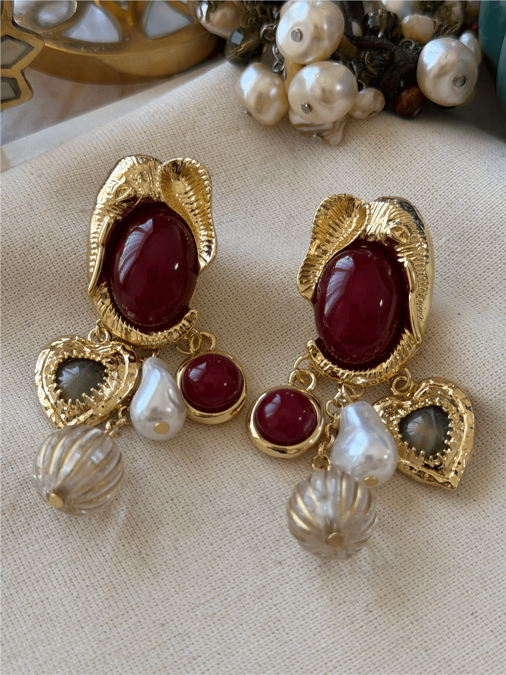 Bordo Taşlı İnci Sallantılı Küpe