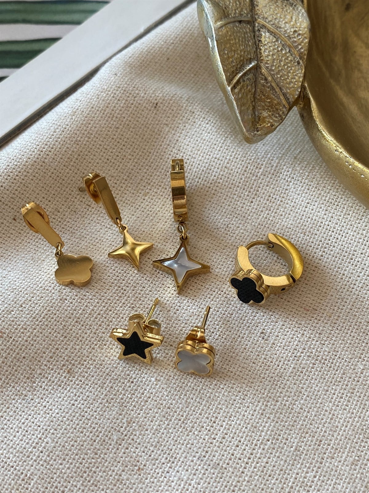 Çelik Altılı Yıldızlı Yonca Küpe