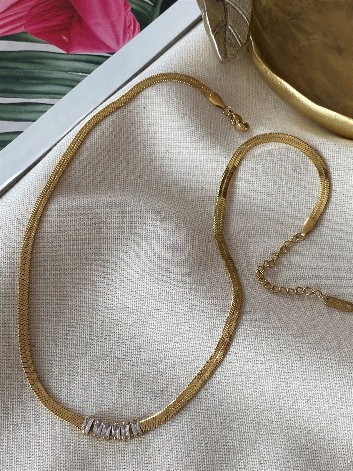 Çelik Bagetli Yassı Kolye