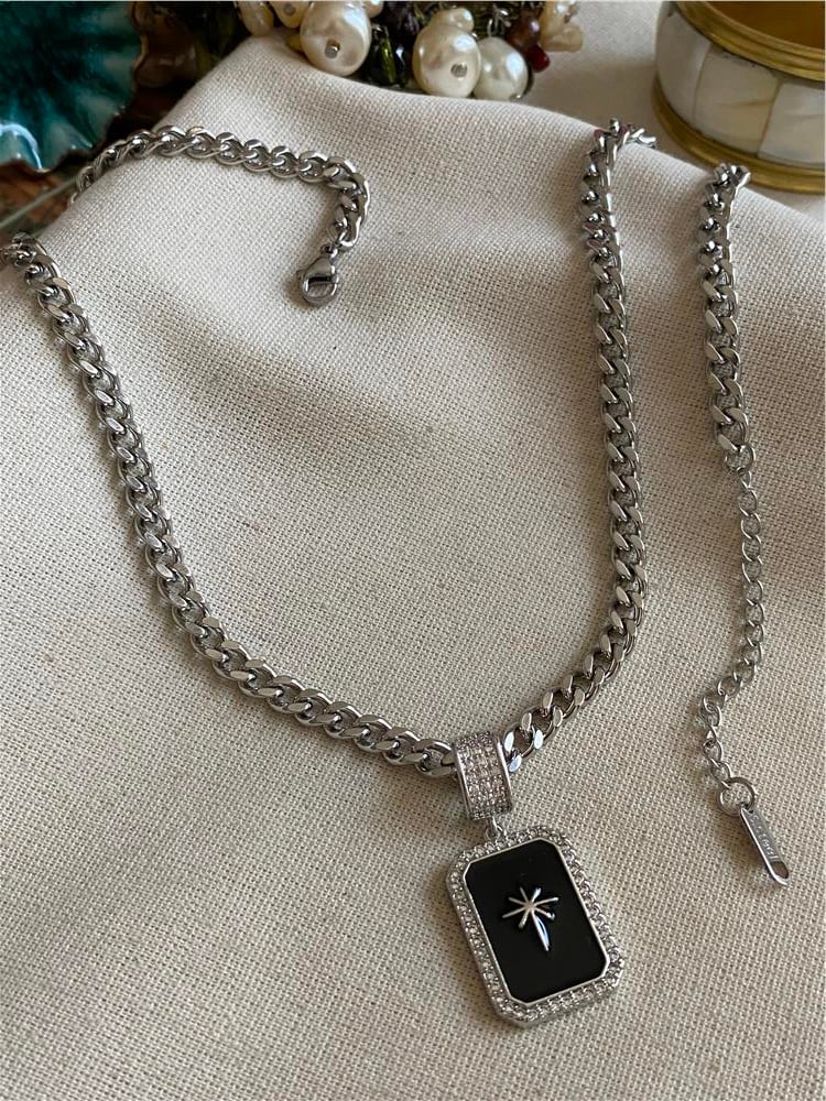 Çelik Black Northstar Kolye