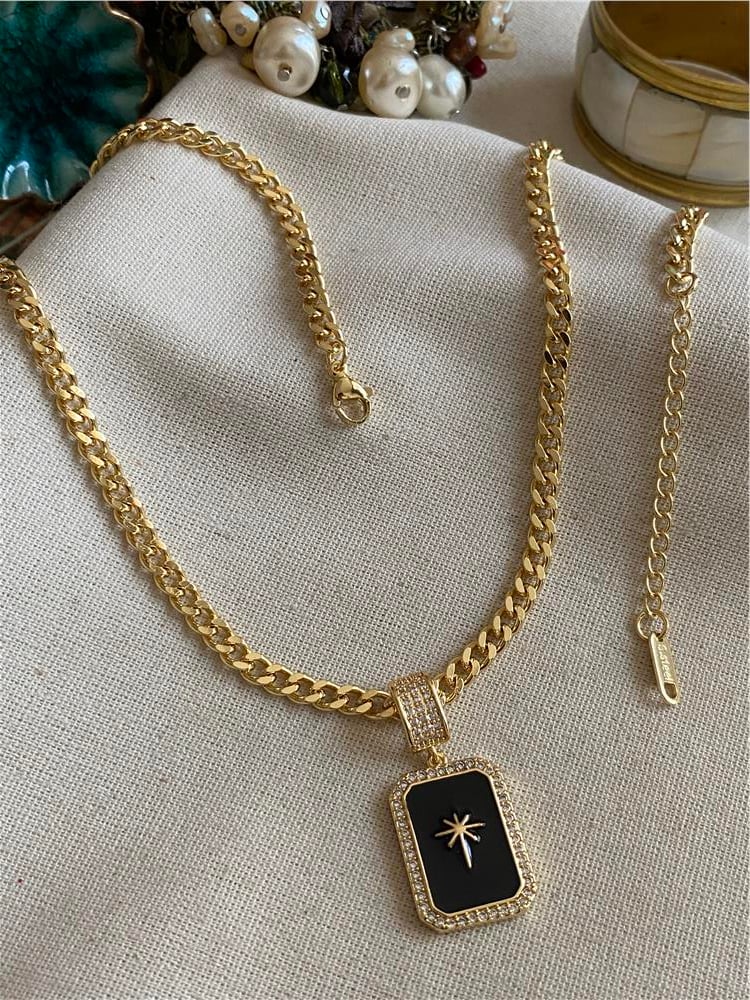 Çelik Black Northstar Kolye