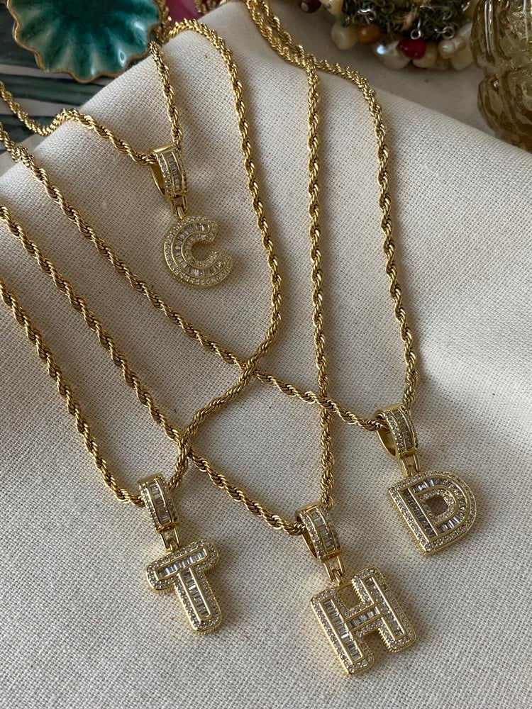 Çelik Burgu Harf Kolye 