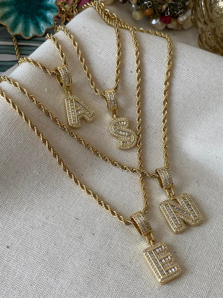 Çelik Burgu Harf Kolye 