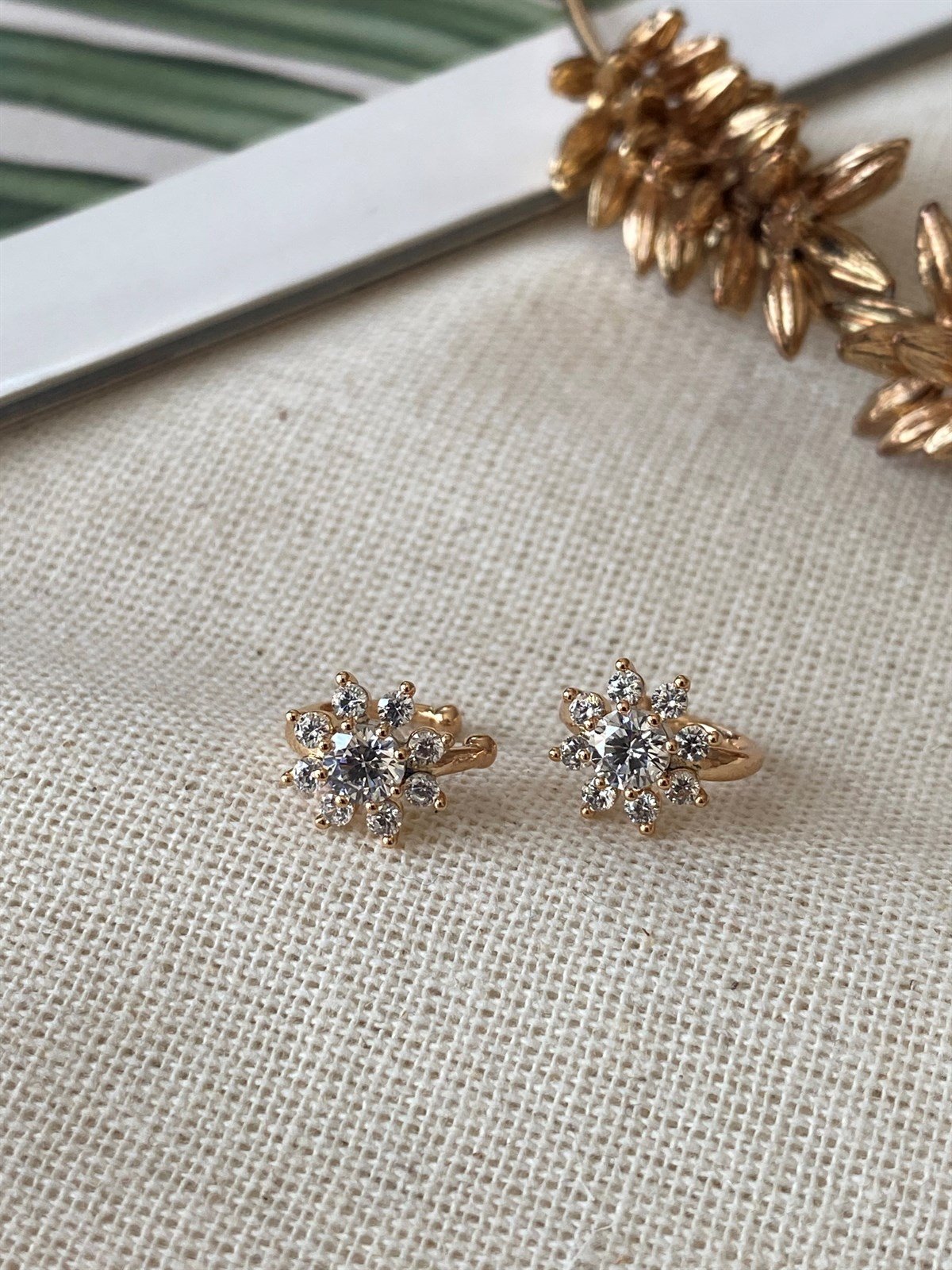 Çelik Çiçek Kıkırdak Küpe