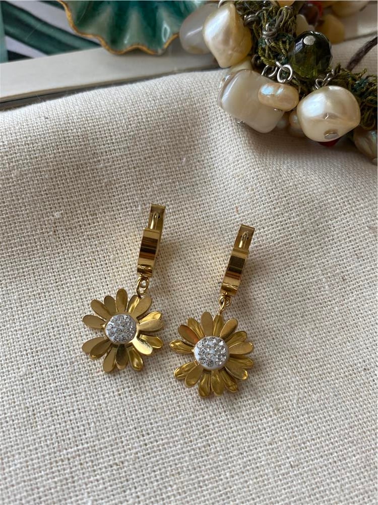 Çelik Çiçek Küpe