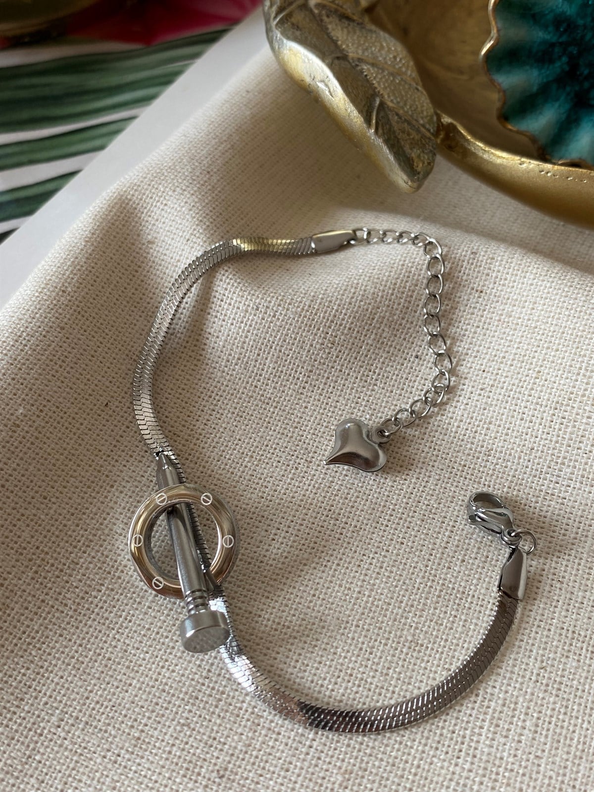 Çelik Çivi Bileklik