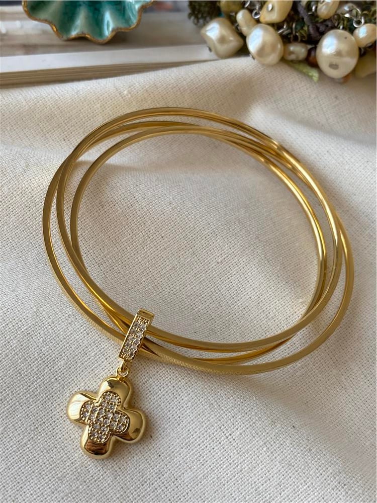 Çelik Cleef Model Charmlı 21,5 cm Ajda Bilezik Seti