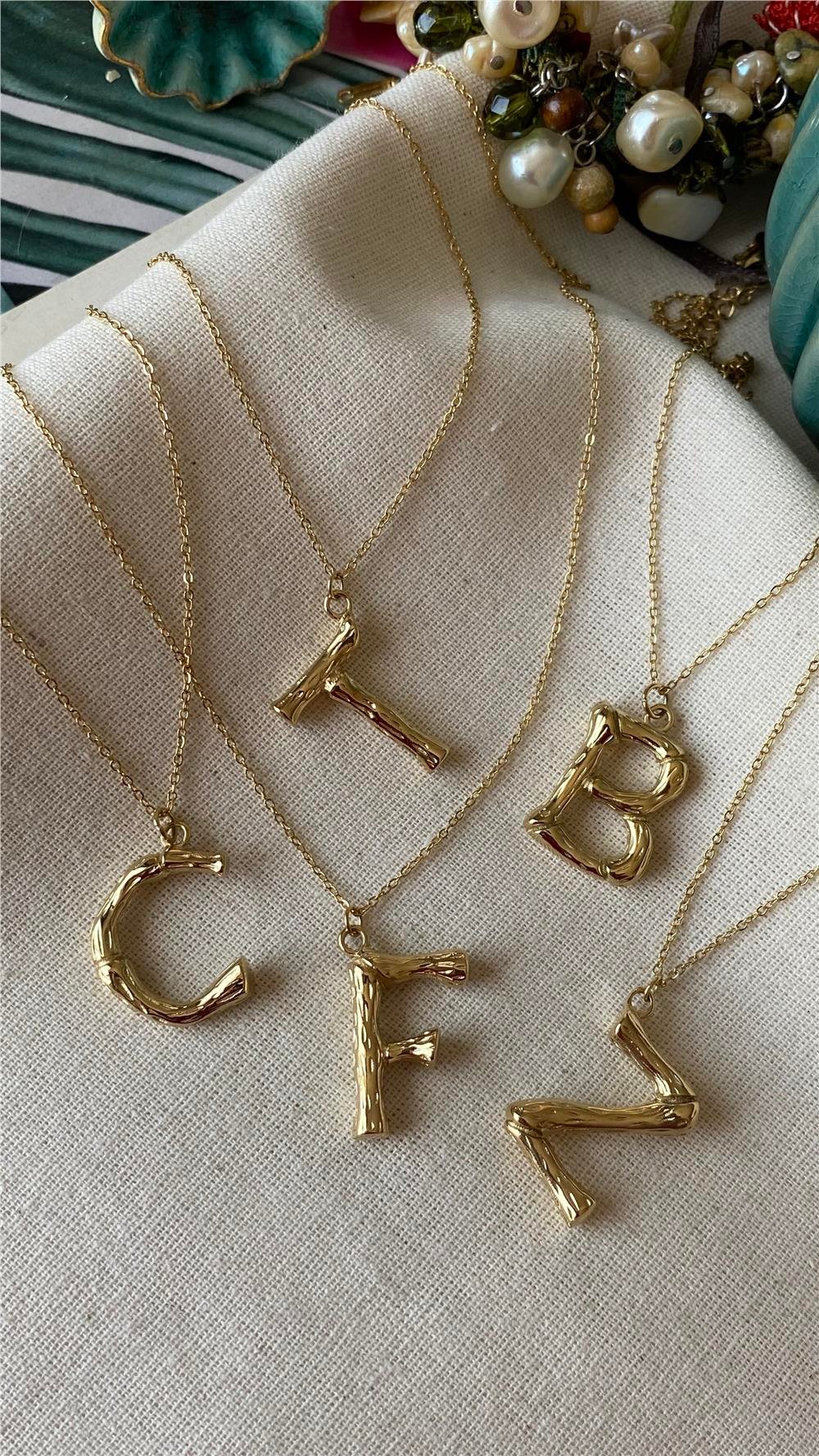 Çelik Desenli Harf Kolye 