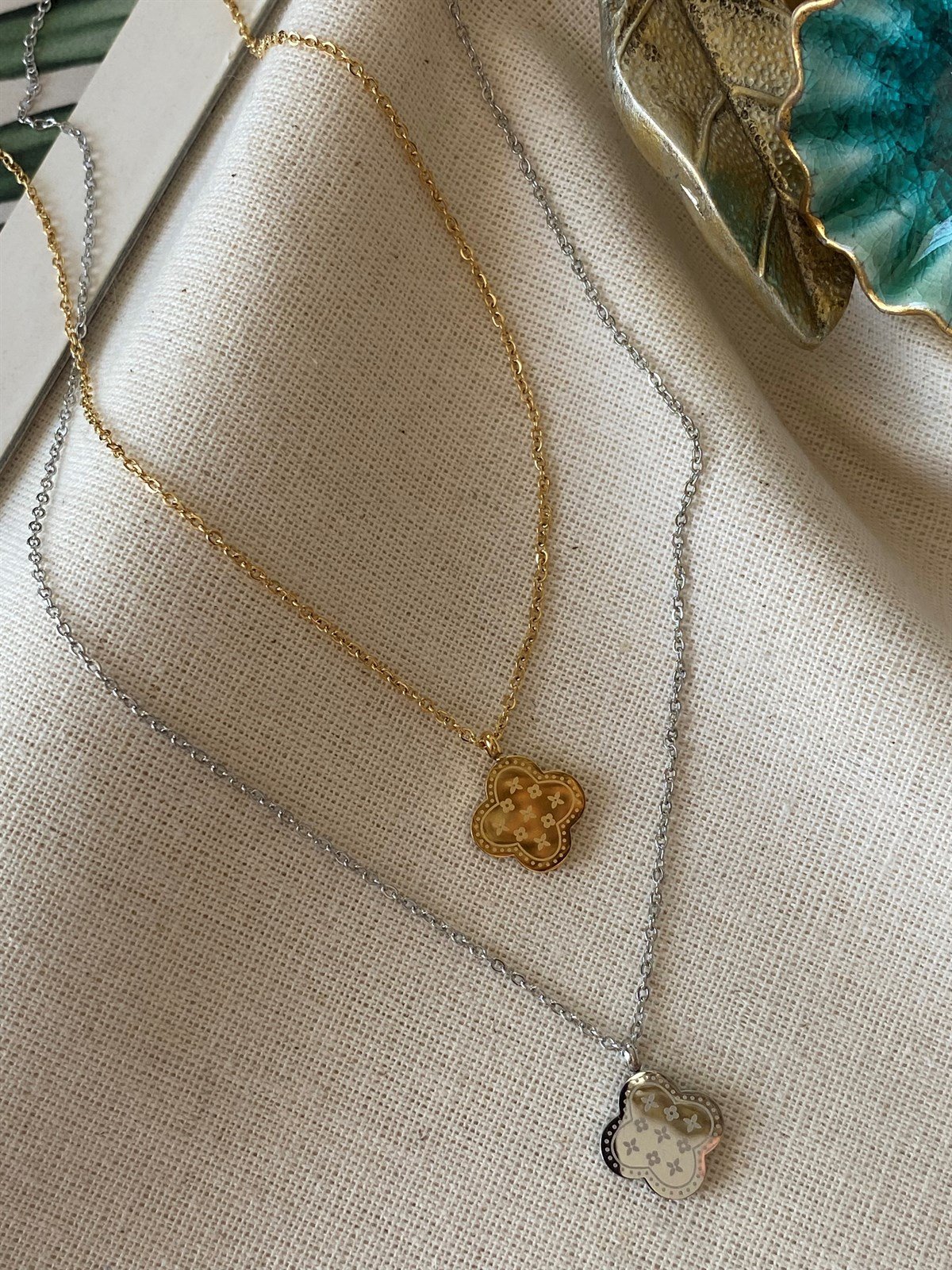 Çelik Desenli Yonca Motif Kolye