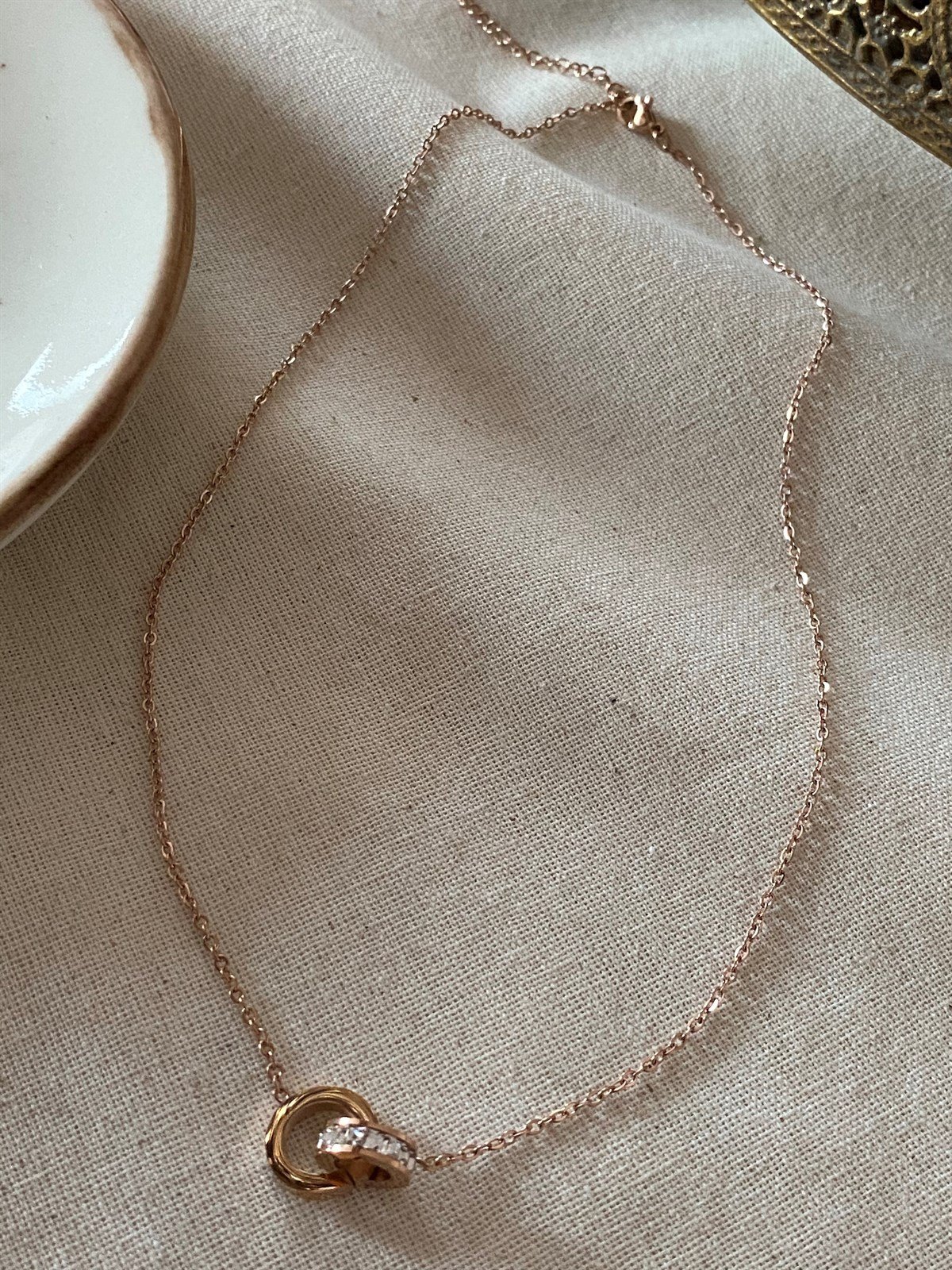 Çelik Geçmeli Kolye