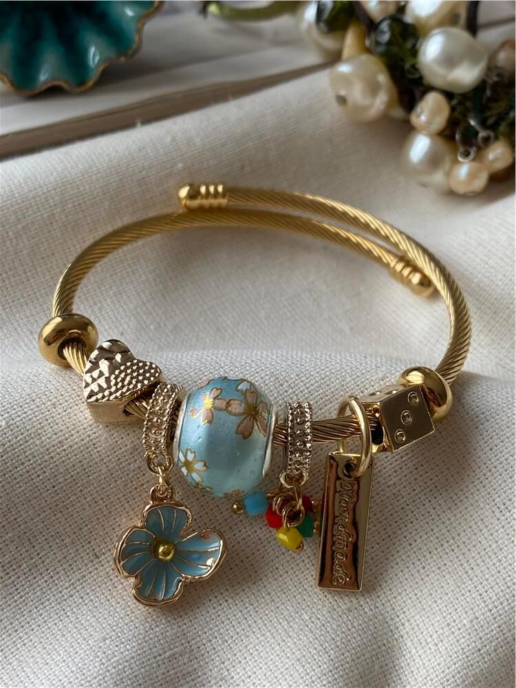 Çelik Gold Kordonlu Mavi Çiçek Charmlı Bileklik