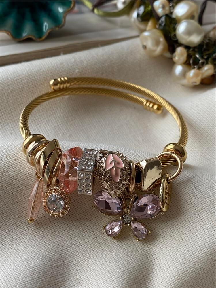 Çelik Gold Kordonlu Pembe Taşlı Kelebek Charmlı Bileklik
