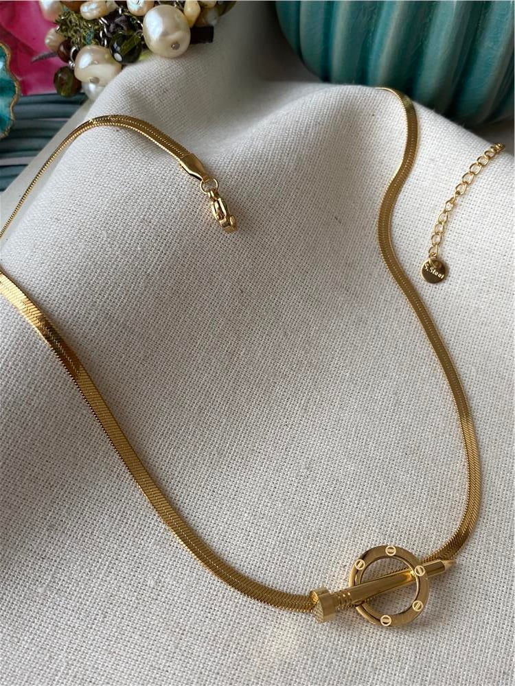 Çelik Gold Yassı Yatay Çivi Kolye