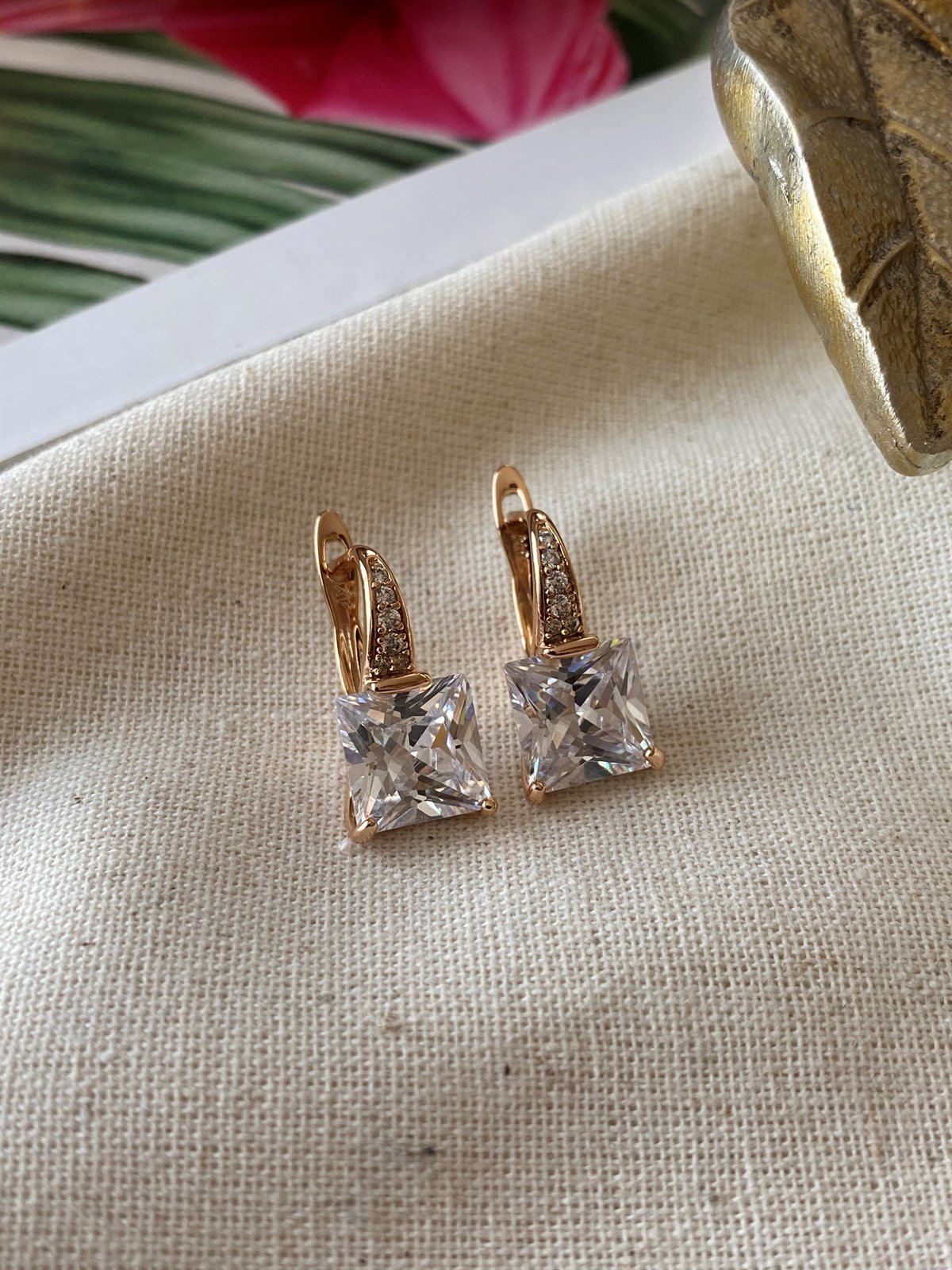 Çelik Kare Taşlı Küpe