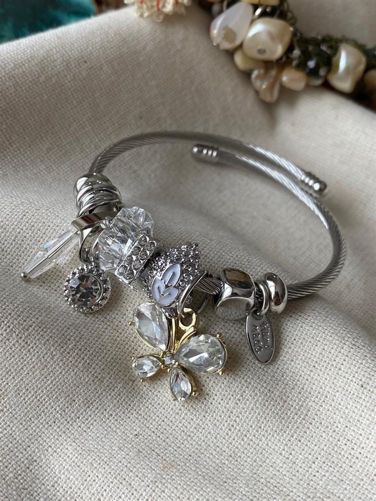 Çelik Kordonlu Beyaz Kelebek Charmlı Bileklik