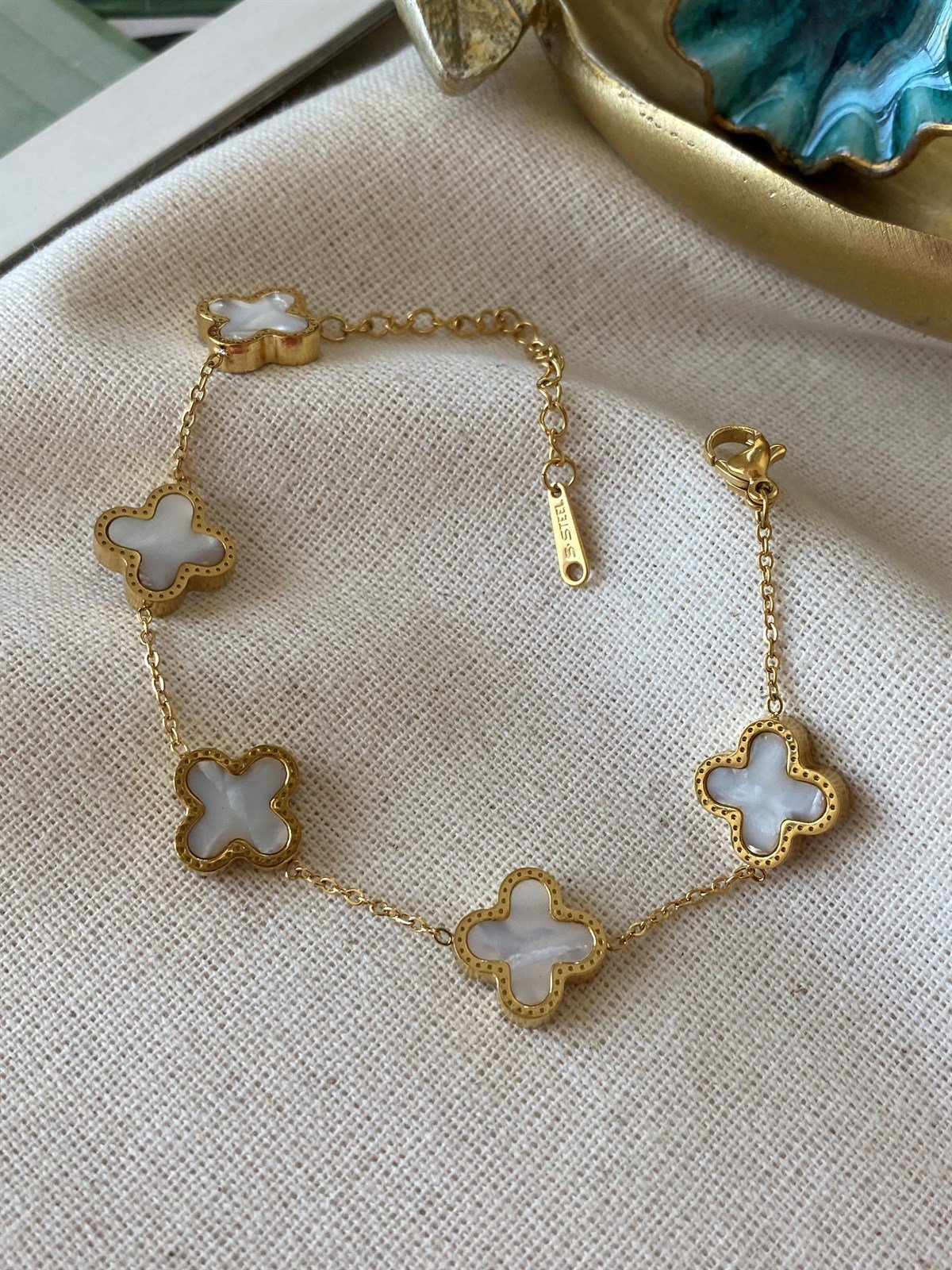 Çelik Luv Beyaz Yonca Bileklik