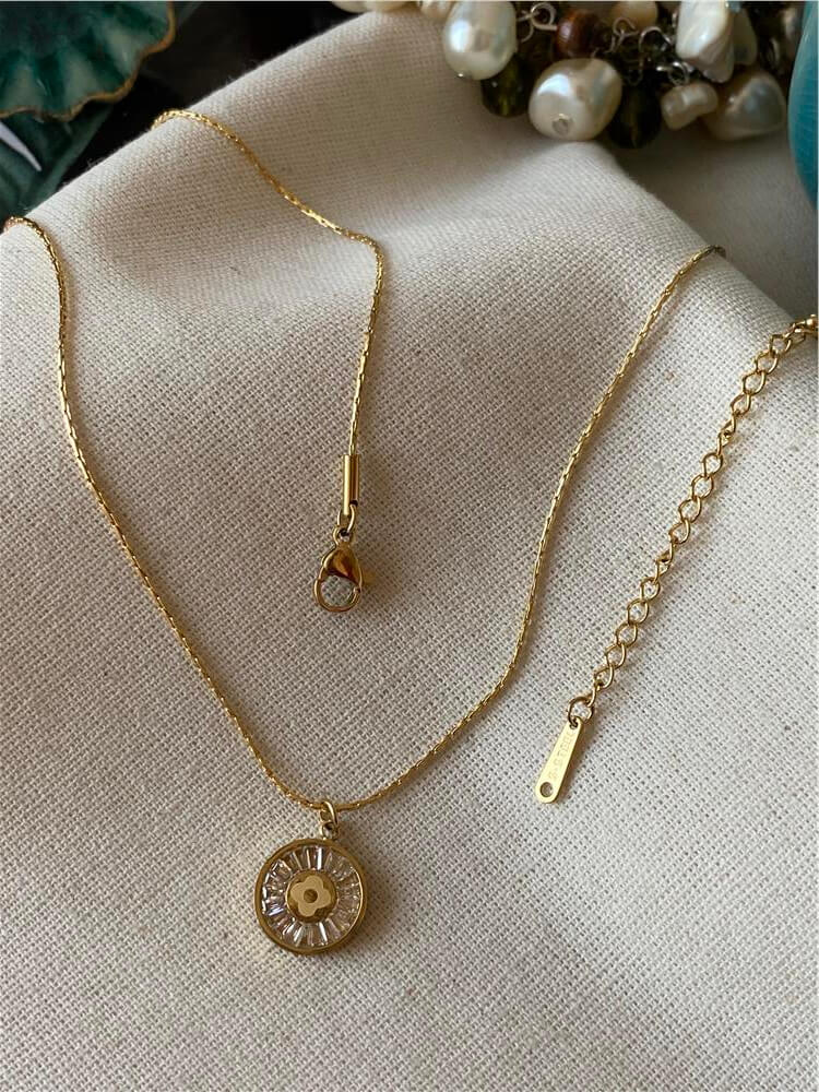 Çelik Mini Baget Gold Luv Kolye