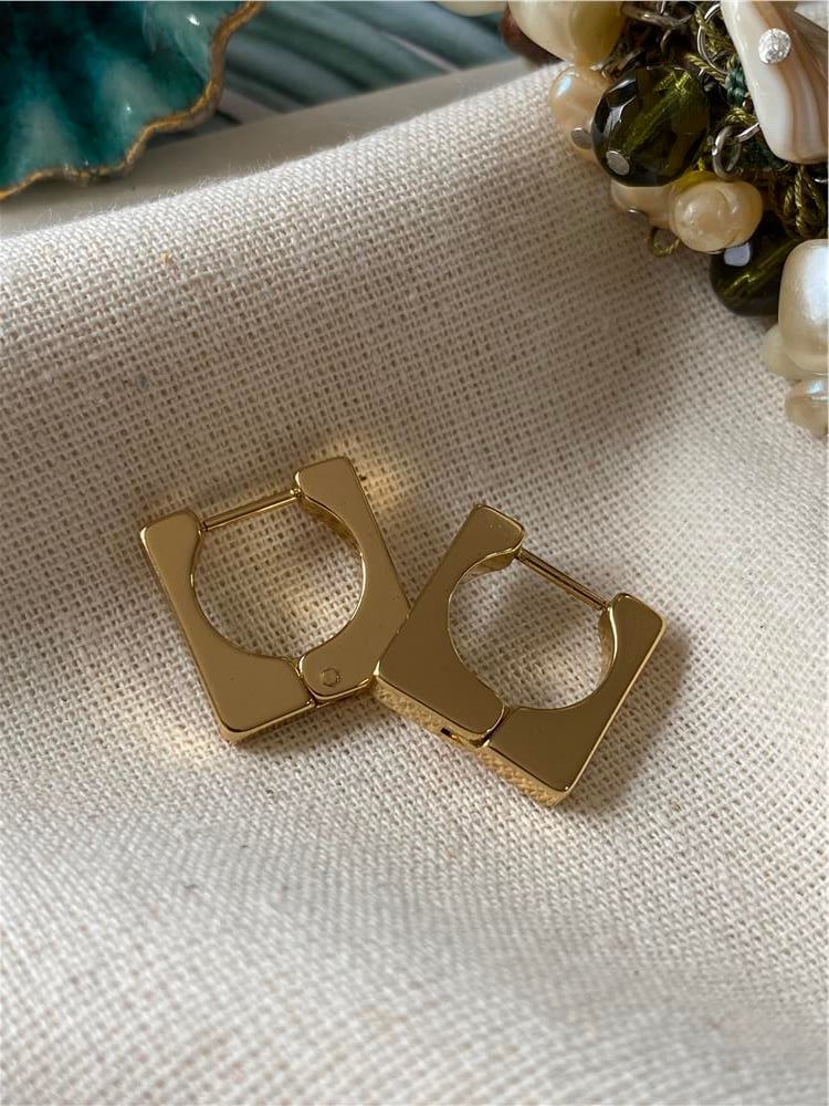 Çelik Mini Kare Küpe