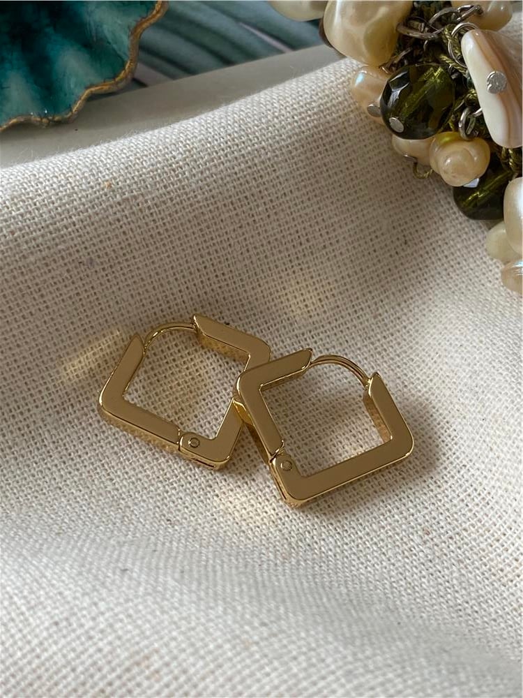 Çelik Mini Üçgen Küpe