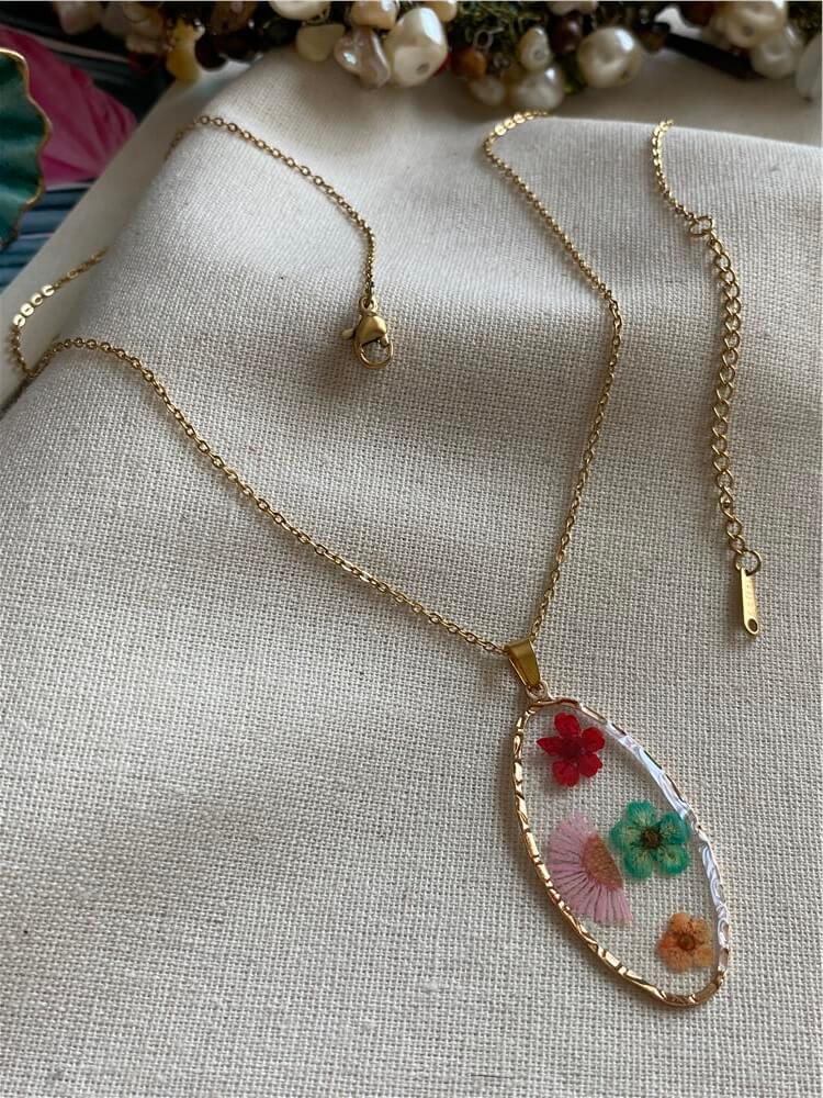 Çelik Oval Model Çiçekli Kolye