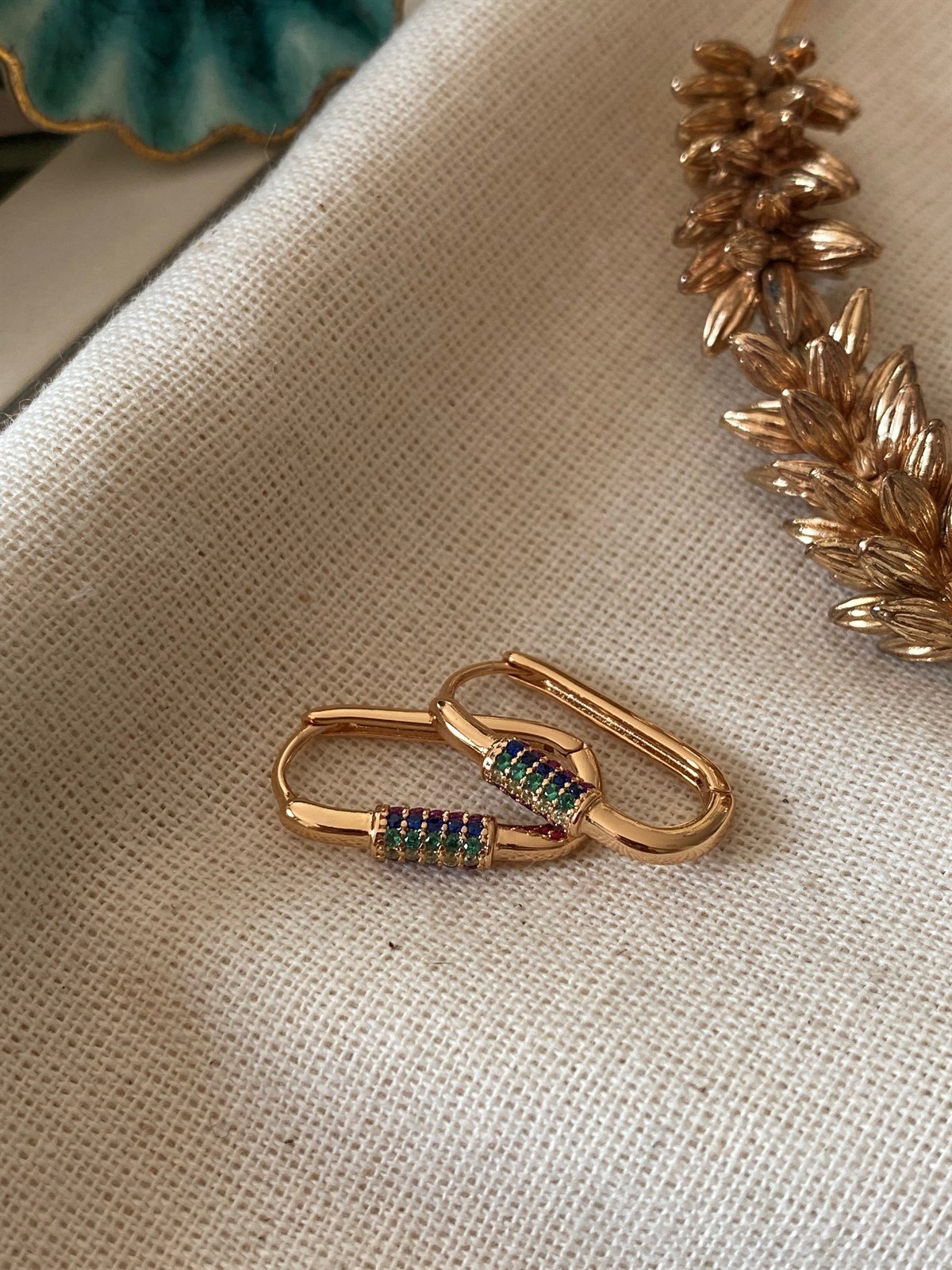 Çelik Oval Renkli Küpe