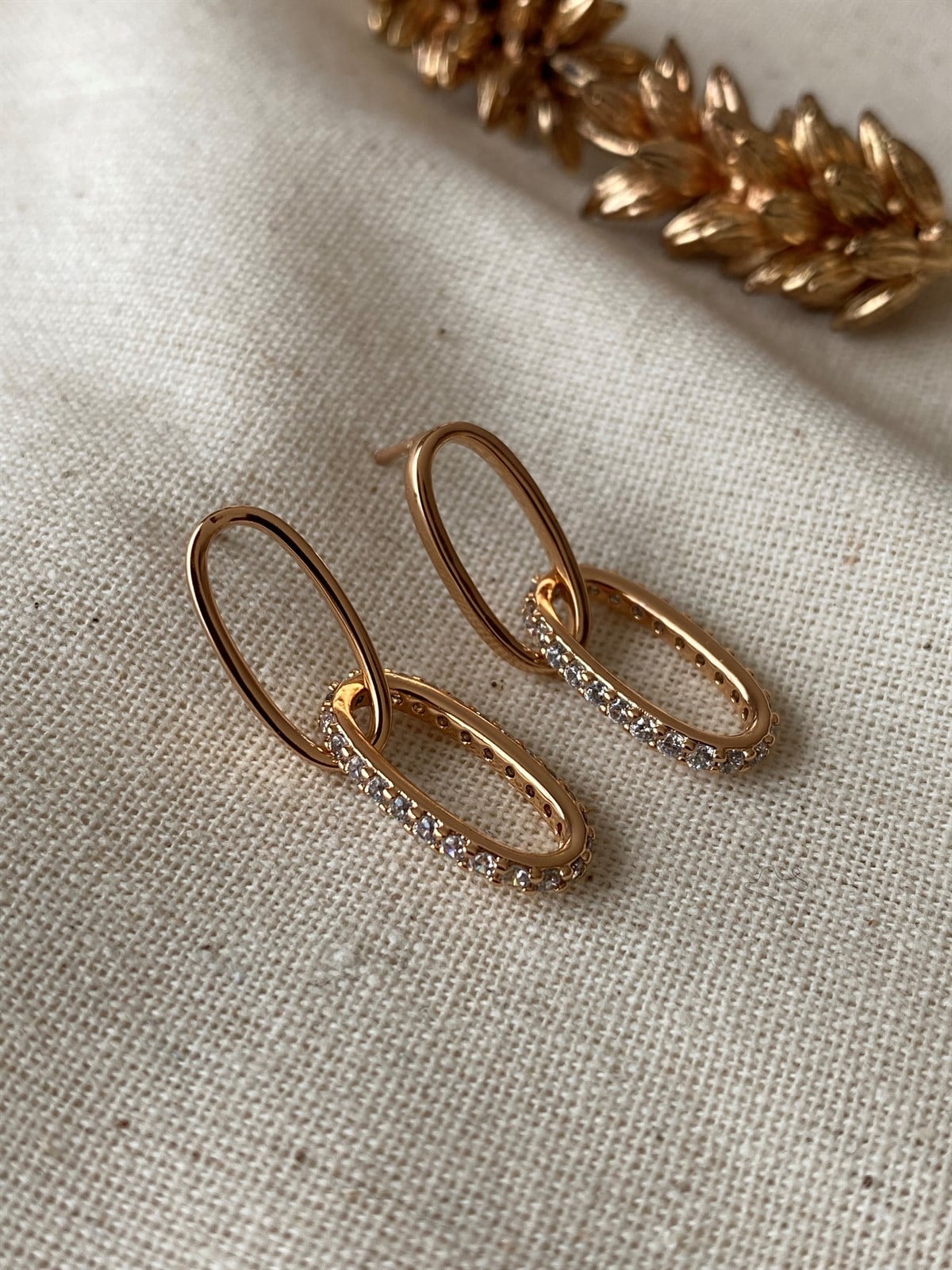 Çelik Oval Tasarım Küpe