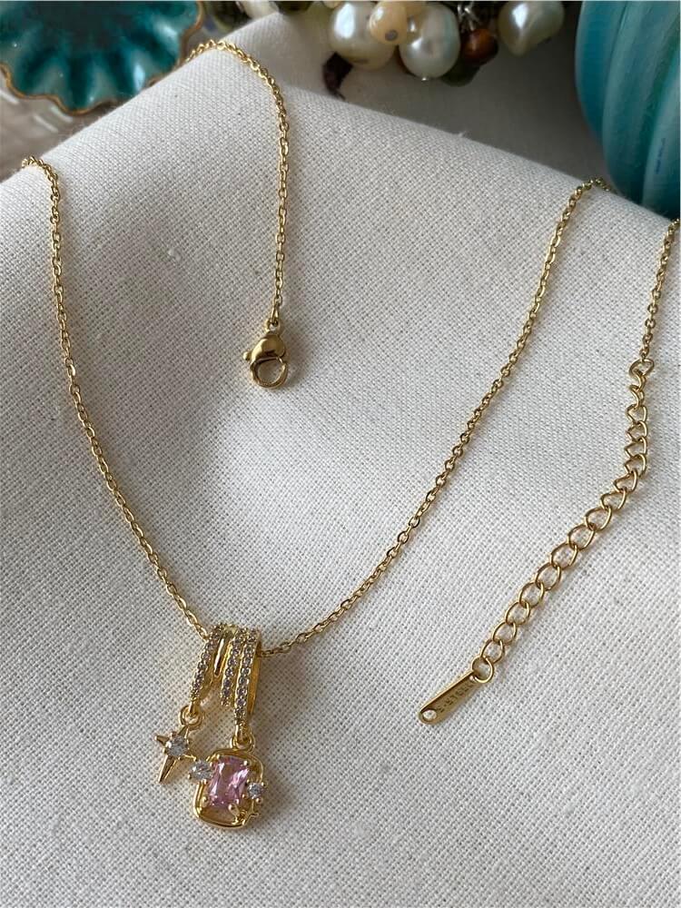 Çelik Pembe Taşlı Charmlı Kolye
