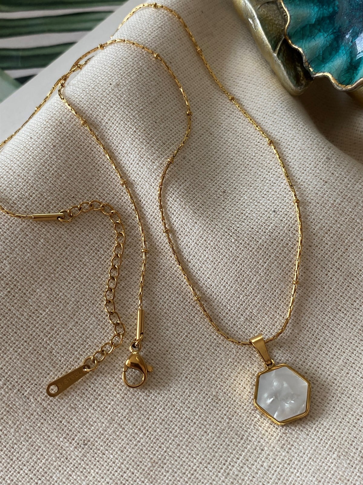 Çelik Sedef Altıgen Kolye