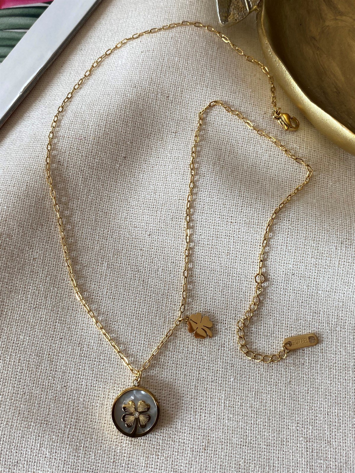 Çelik Sedefli Yonca Kolye