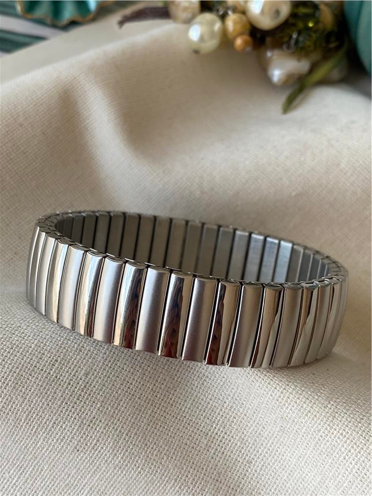 Çelik Silver Flu Detaylı Esnek Bileklik