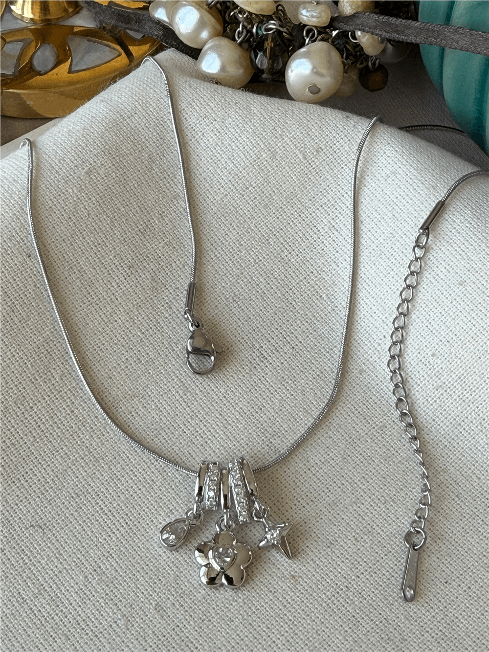 Çelik Silver Taşlı Çiçek ve Yıldız Charmlı Kolye
