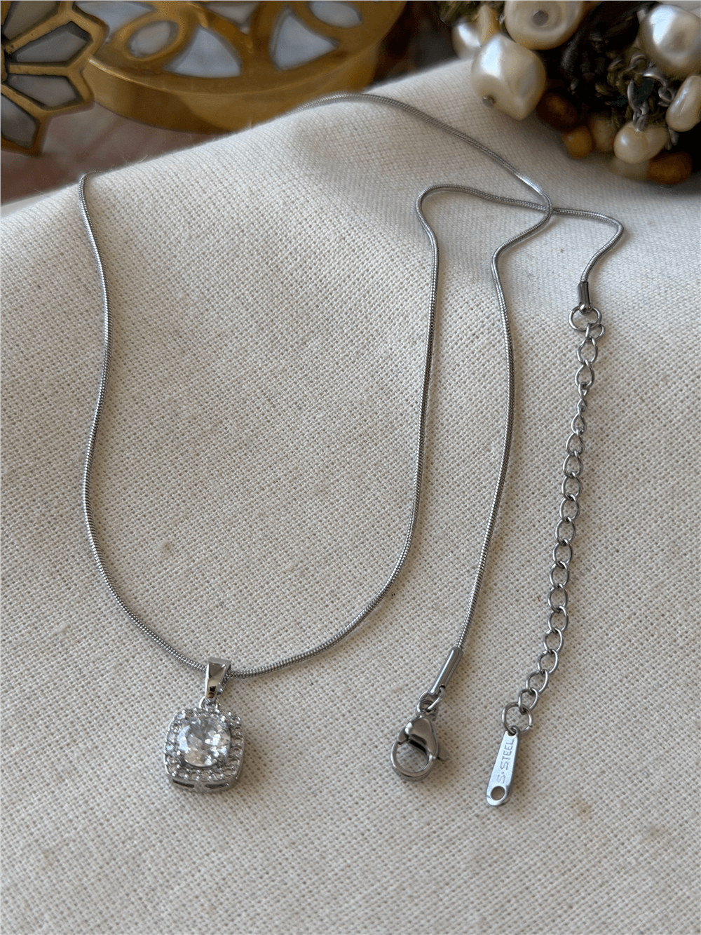 Çelik Silver Taşlı Mini Kare Kolye