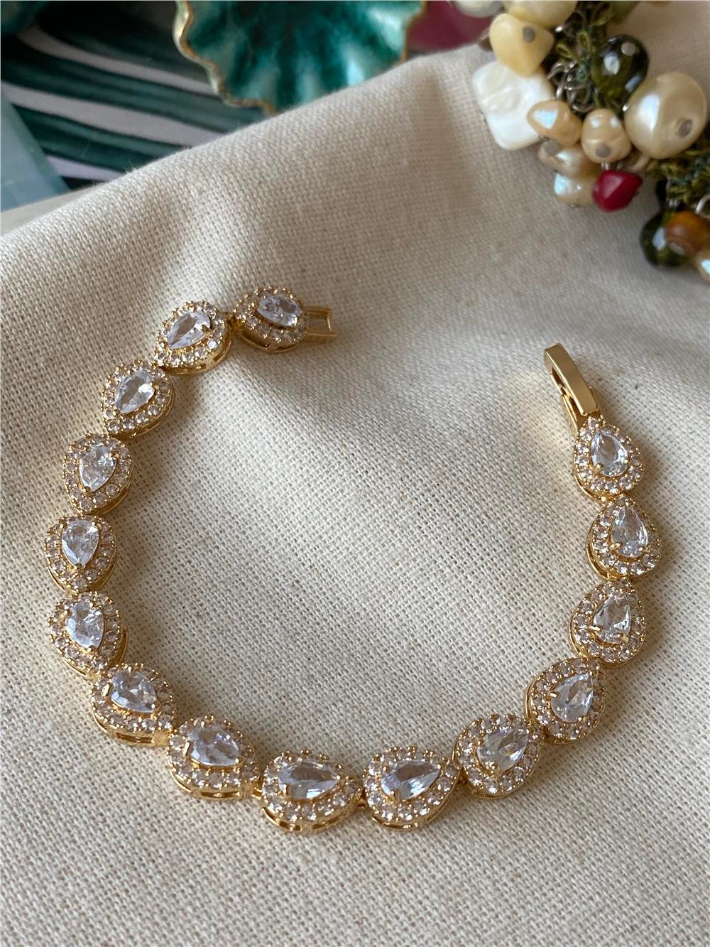 Çelik Sıralı Damla Taş Bileklik