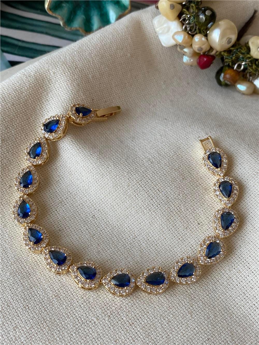 Çelik Sıralı Safir Damla Taş Bileklik