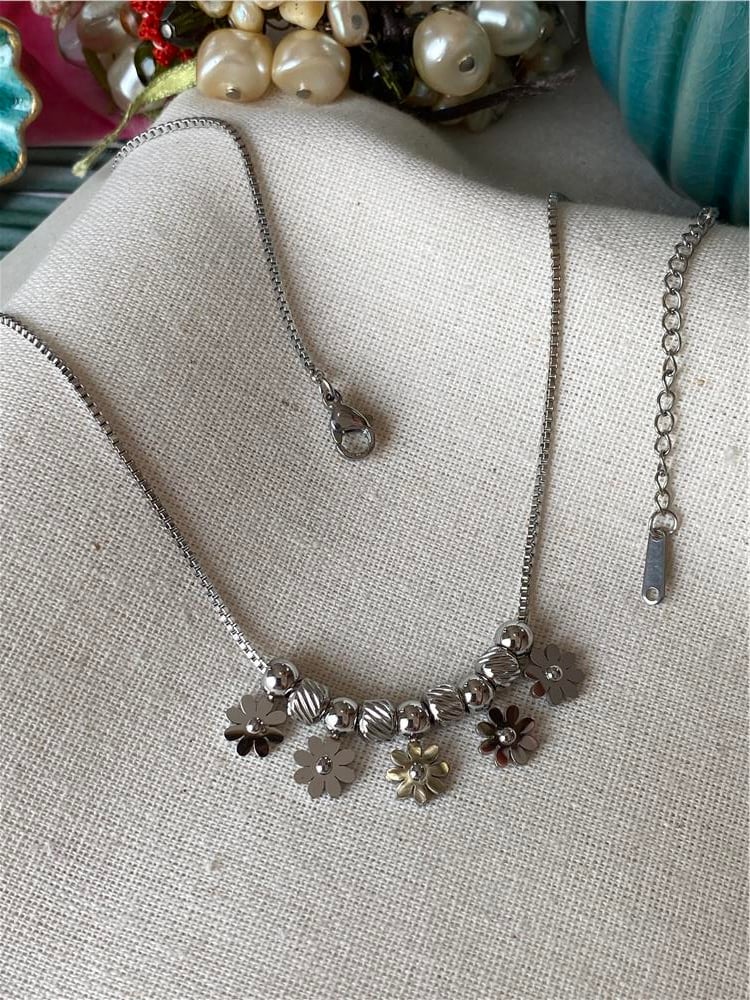 Çelik Sıralı Silver Flowers Kolye  