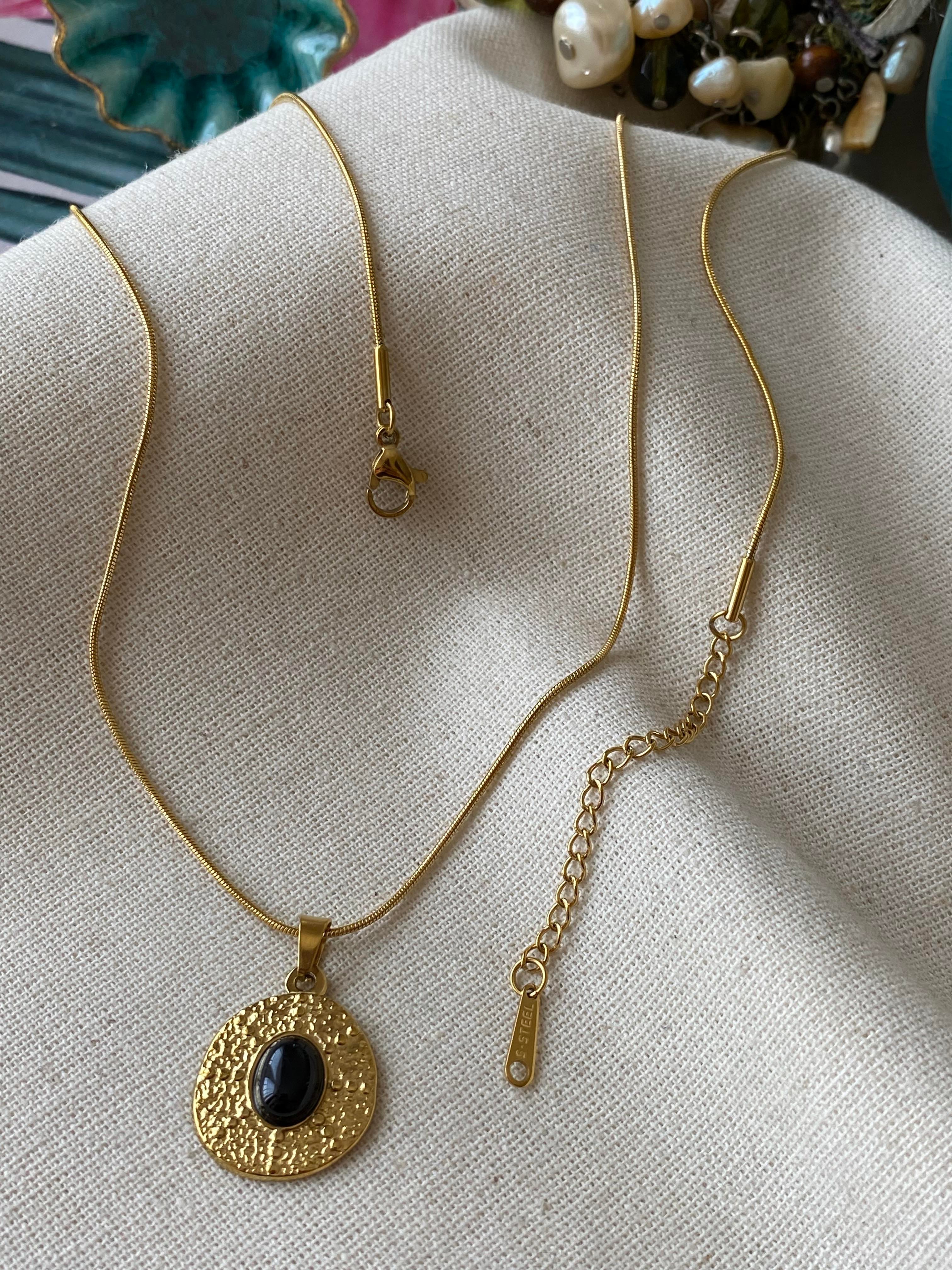 Çelik Siyah Taş Vintage Kolye