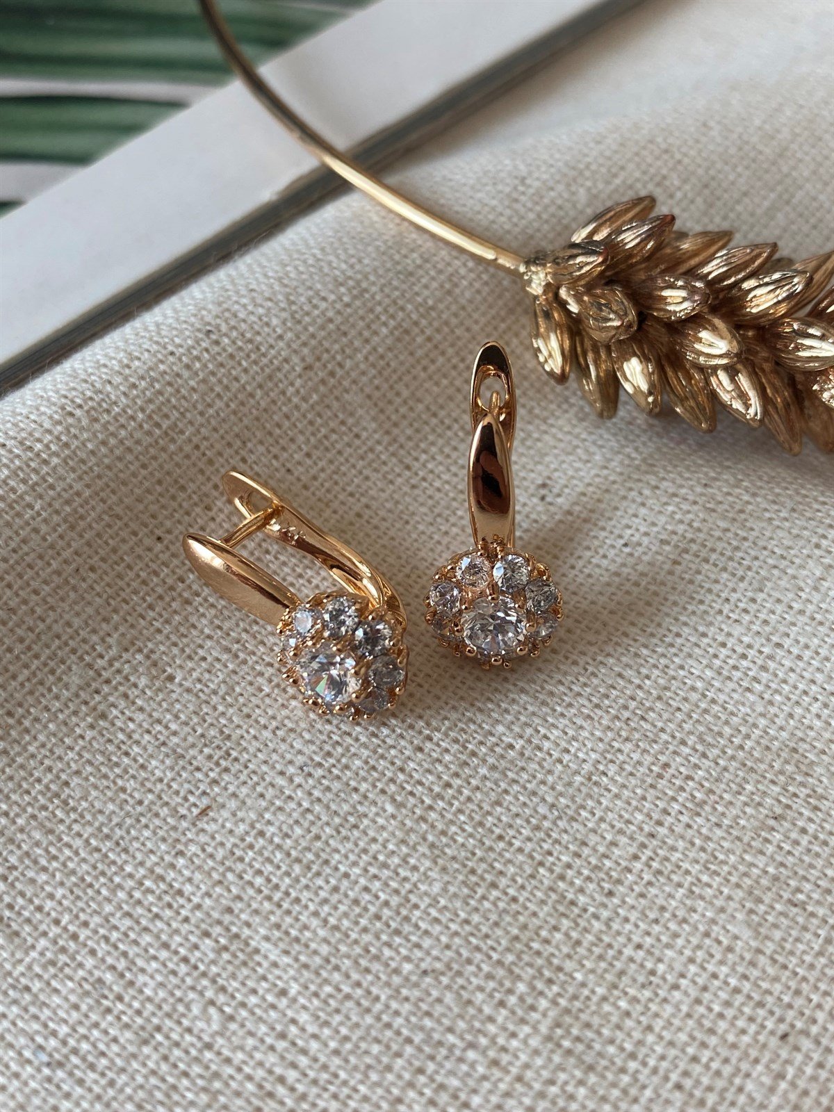 Çelik Taşlı Çiçek Küpe