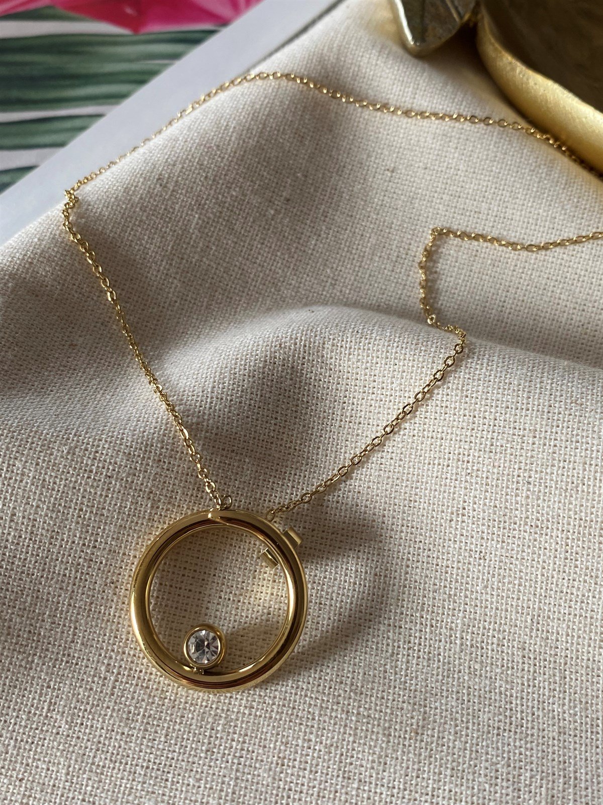 Çelik Taşlı Halka Kolye