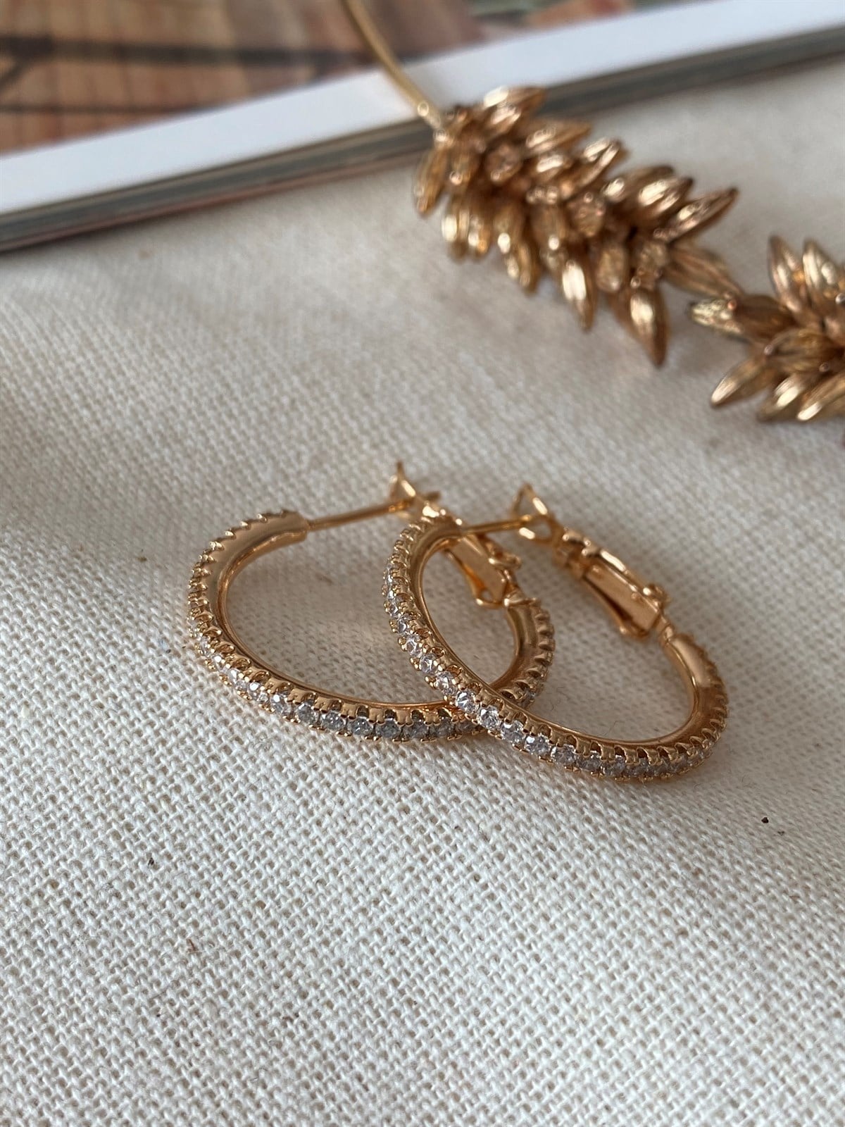 Çelik Taşlı Halka Küpe