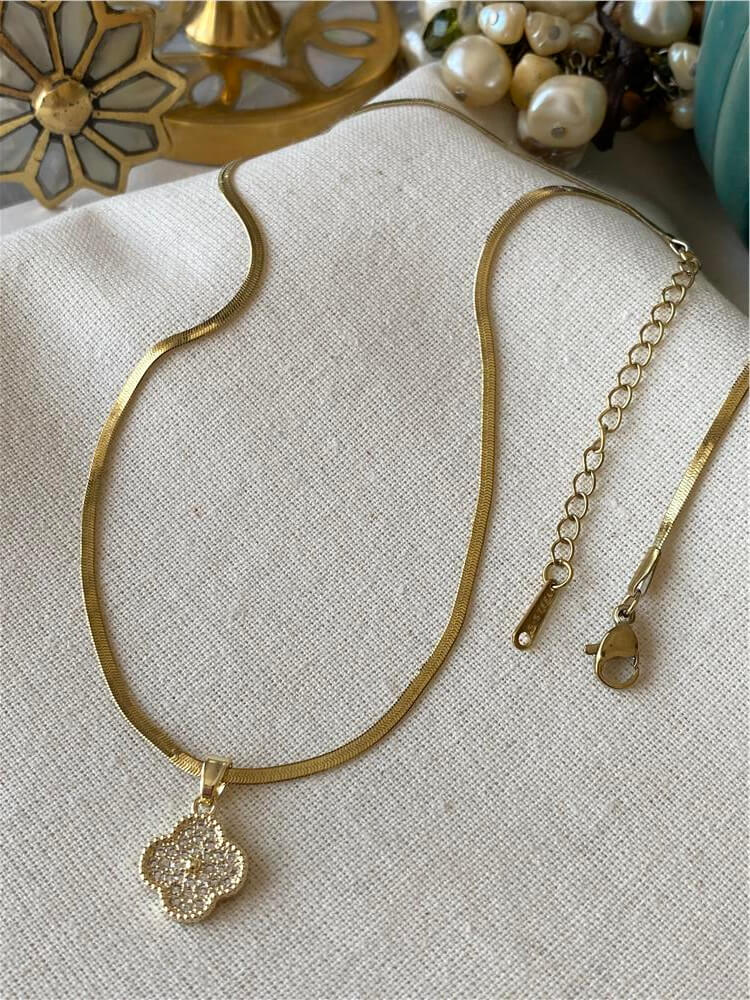 Çelik Taşlı Mini Cleef Charmlı Kolye