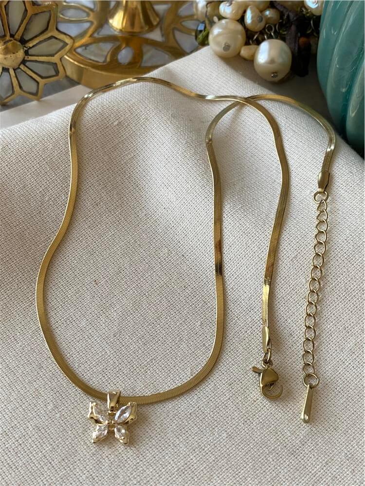 Çelik Taşlı Mini Kelebek Kolye