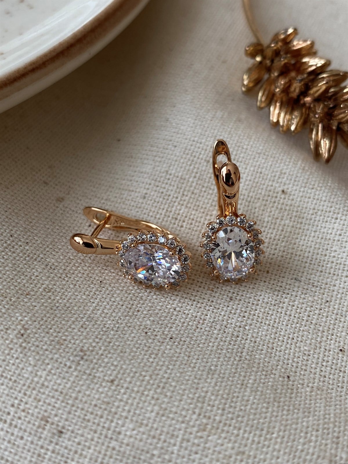 Çelik Taşlı Moom Küpe