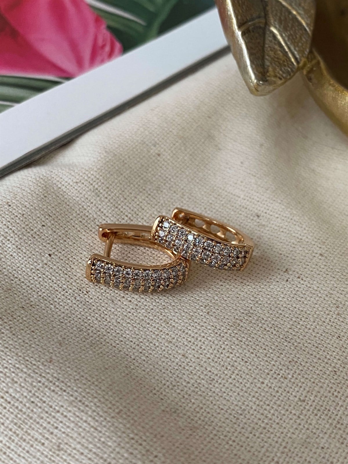 Çelik Taşlı Oval Küpe